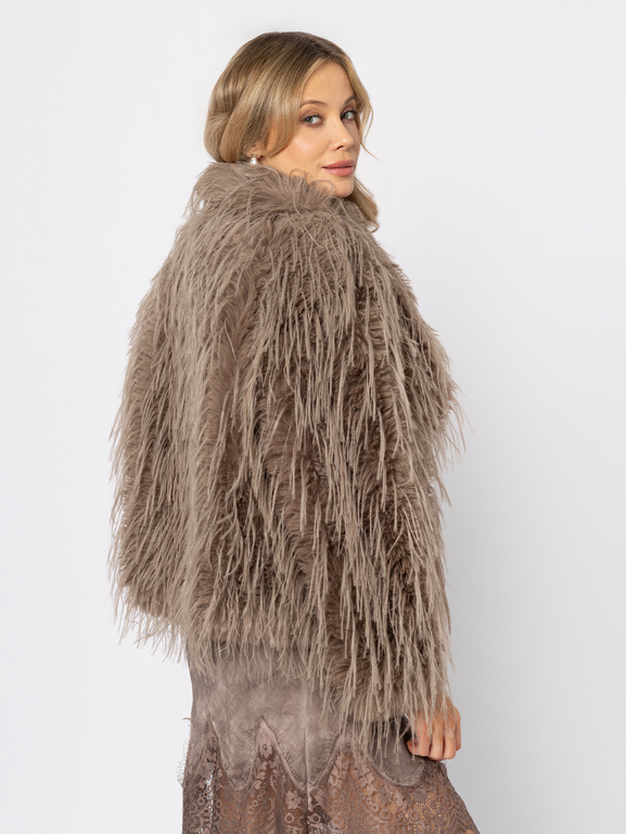 Krótka beżowa kurtka z długim włosiem