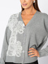 Rozpinany szary sweter z koronką na boku