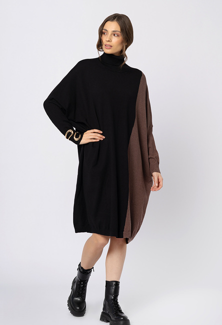 Czarna sukienka z dzianiny z brązowym pasem