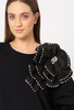 Czarna bluza z ozdobnym kwiatem z kryształkami