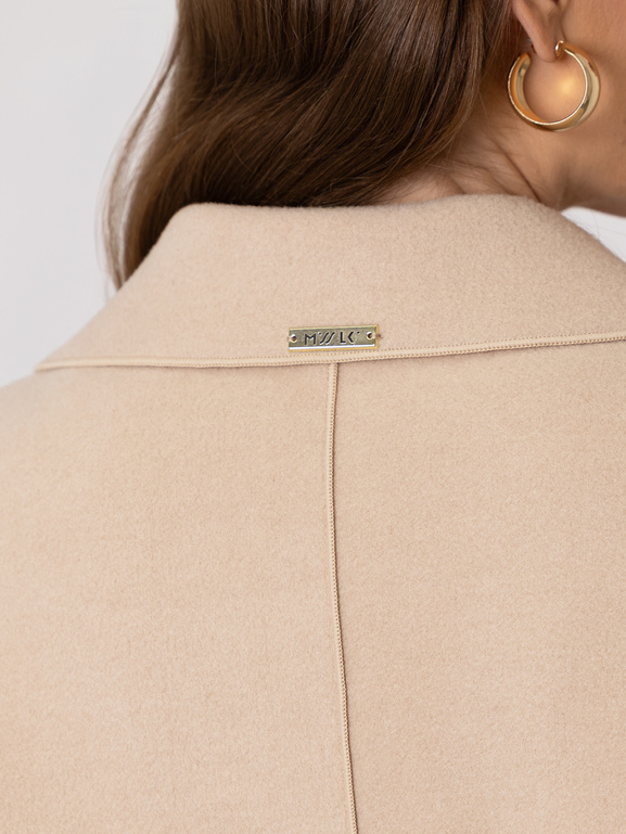 Płaszcz z naszywanymi kieszeniami beżowy