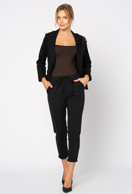 Czarne spodnie z troczkiem