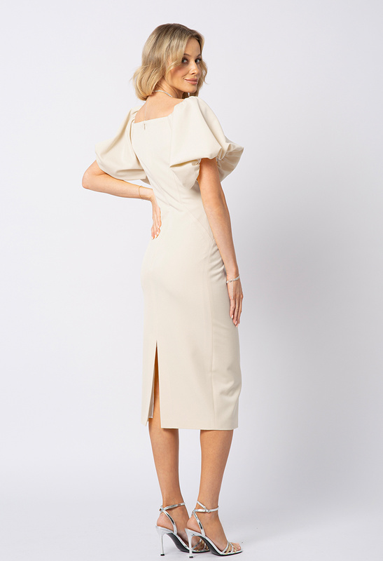 Beżowa dopasowana sukienka z bufkami Meghan