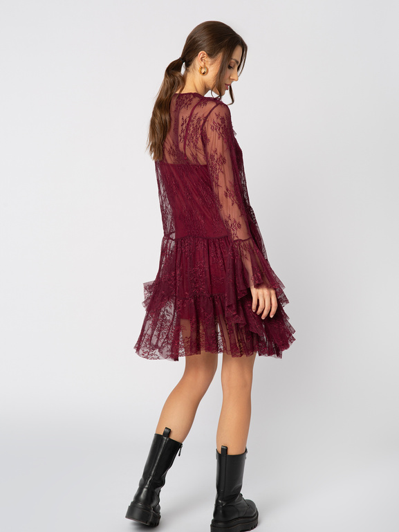 Bordowa koronkowa sukienka z halką