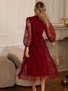 Bordowa sukienka z koronki z paskiem Yvette