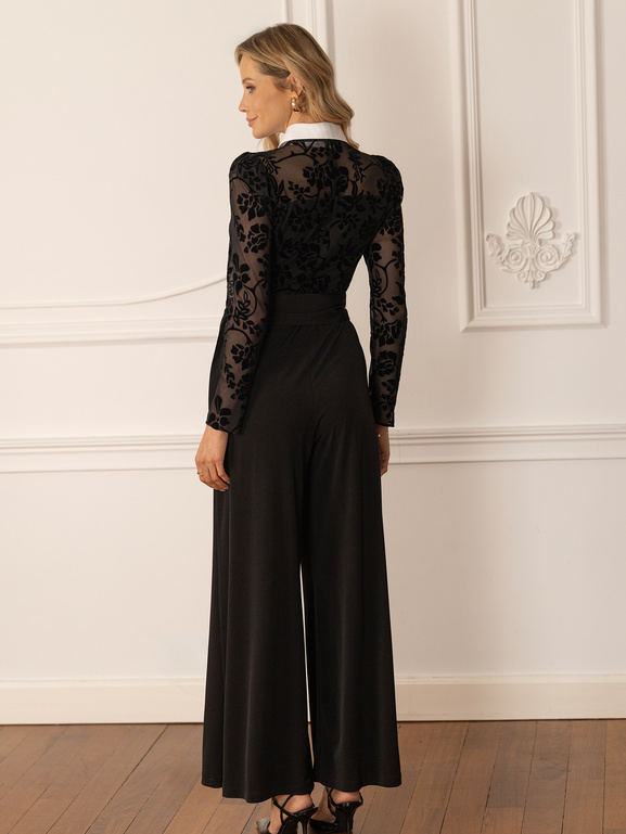 Czarny kombinezon z siatkową górą z flockiem i kontrastowym kołnierzykiem