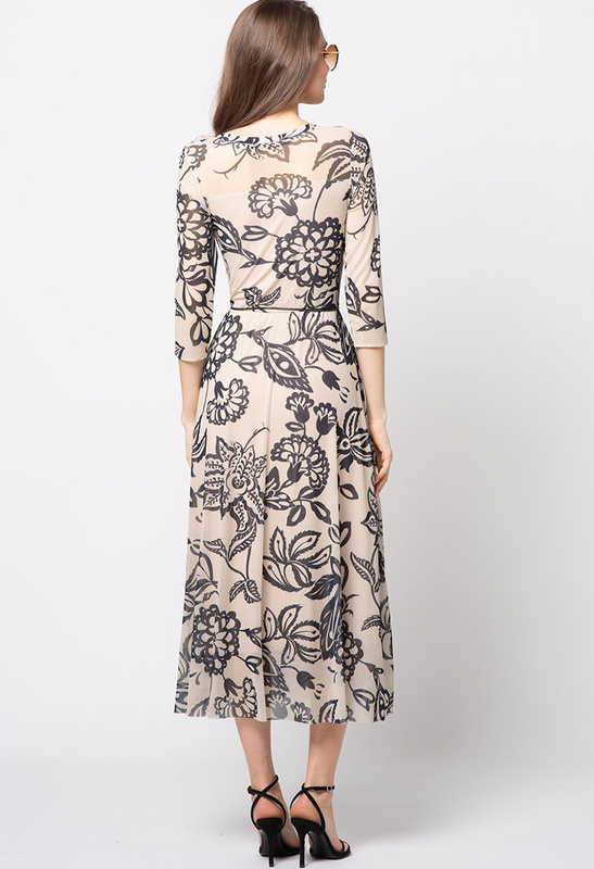 Sukienka z beżowej siatki w czarne kwiaty z biżuteryjnym paskiem Leia