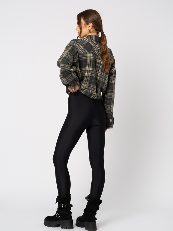 Czarne legginsy z zapiętką