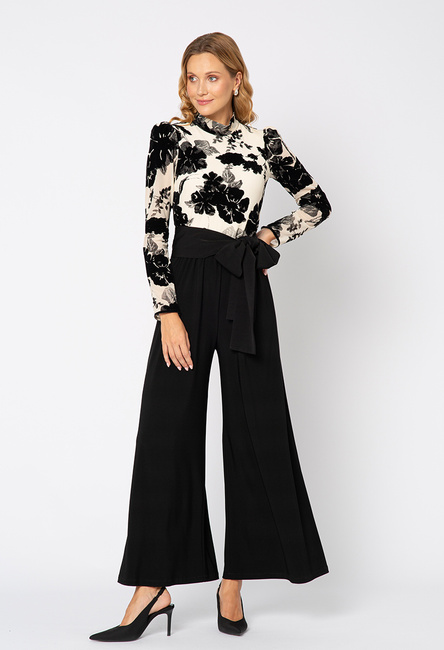 Kombinezon z górą w kolorze ecru z czarnym flockiem i czarnym dołem Giovanni