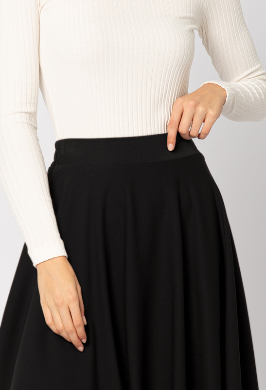 Czarna rozkloszowana spódnica Simon