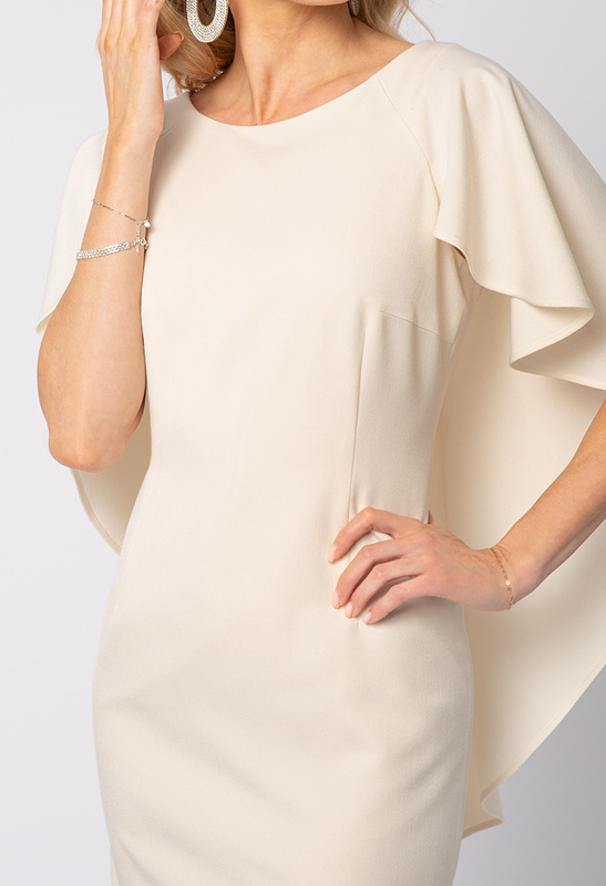 Beżowa dopasowana sukienka z pelerynką Beatrice