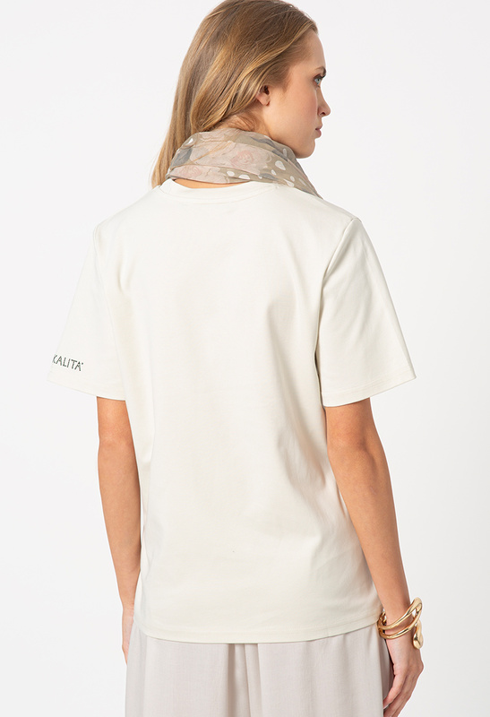 T-shirt w kolorze jasnego beżu w komplecie z szalem