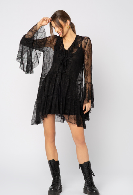 Czarna koronkowa sukienka z halką