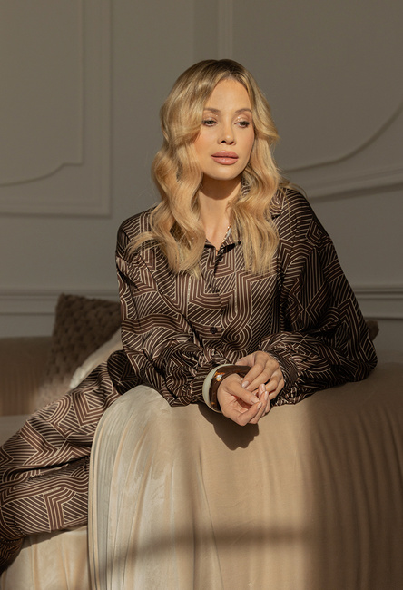 Brązowa koszula  z wiskozy w geometryczny wzór