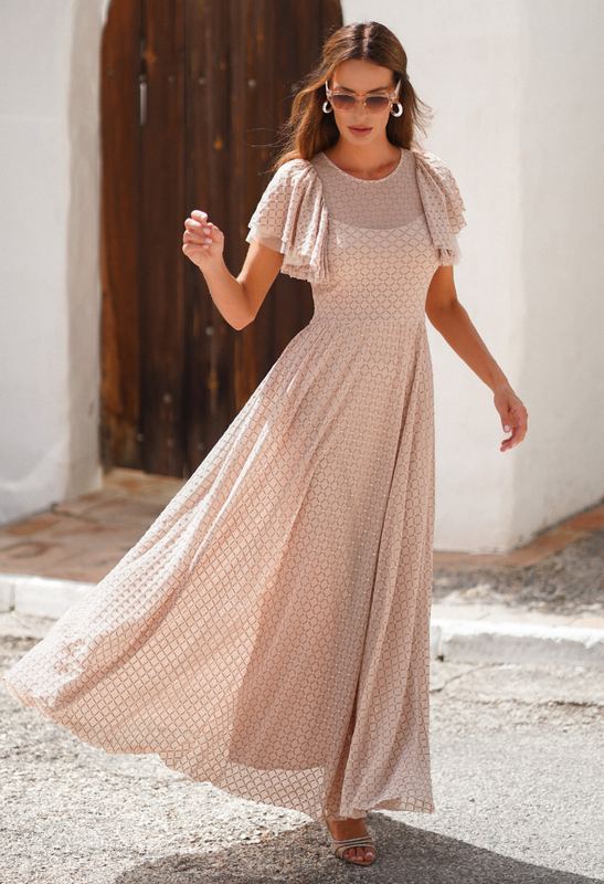 Długa beżowa sukienka z falbanami na rękawie Jacqueline