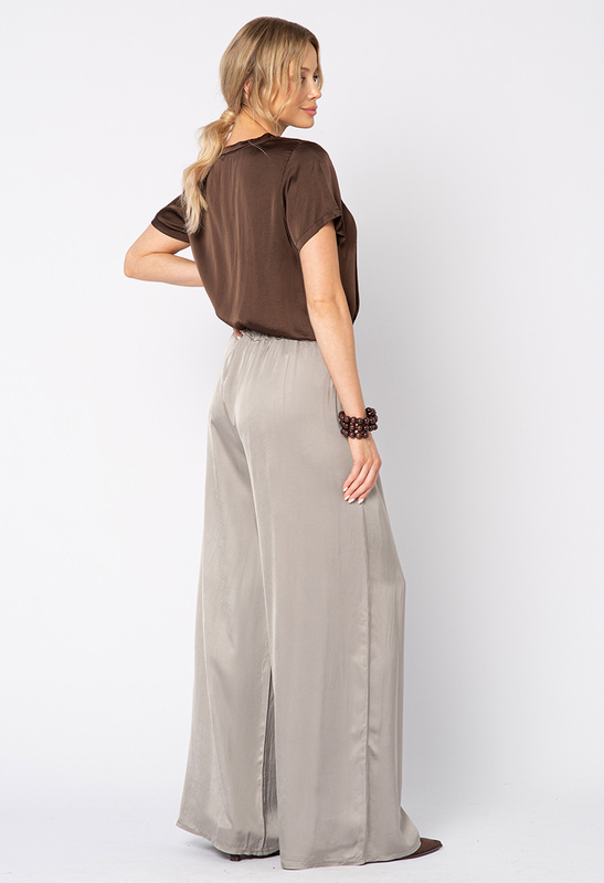 Spodnie w kolorze fango z kieszenią