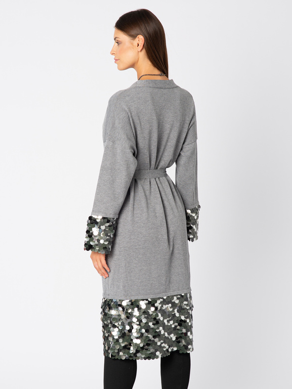 Szary kardigan z wstawkami z dużych cekinów