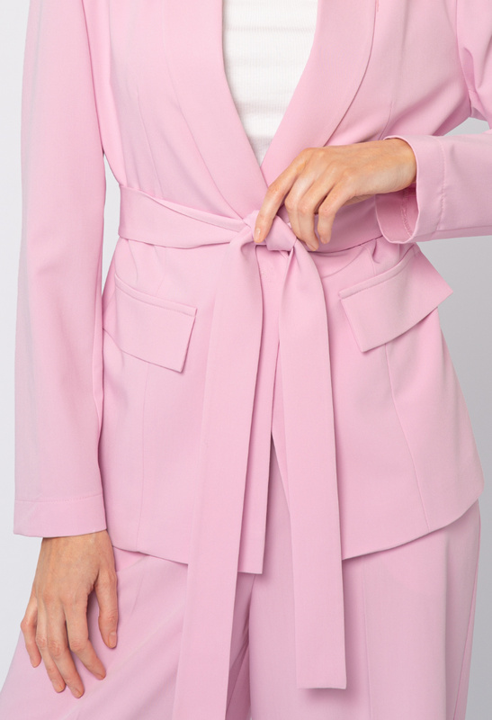 Różowa marynarka z wiązaniem Sally