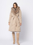 Beżowy płaszcz z odpinanym kołnierzem z imitacji futra