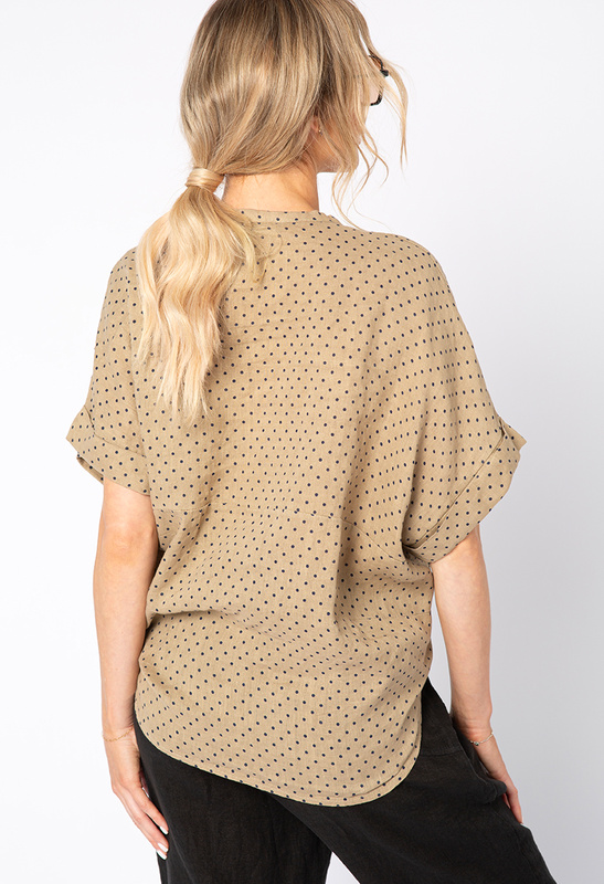 Brązowa wiązana koszula z lnu w groszki