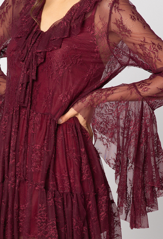 Bordowa koronkowa sukienka z halką