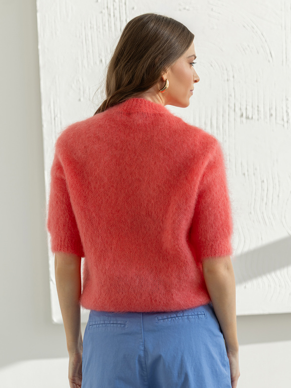 Koralowy sweter moherowy z krótkim rękawem
