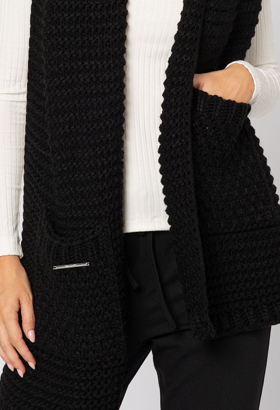 Czarny szal w komplecie z czapką