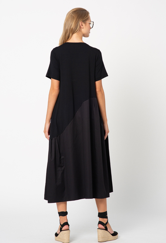 Bawełniana sukienka z łączonych tkanin z kieszenią