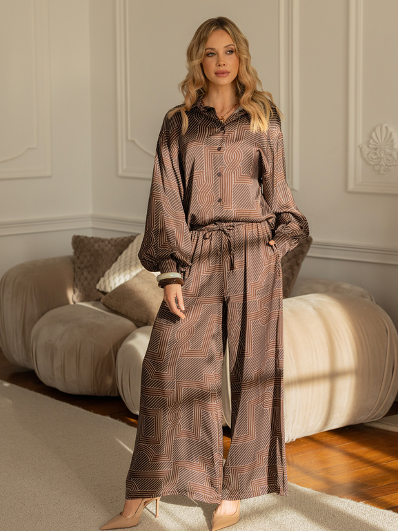 Brązowe spodnie z wisokzy w geometryczny wzór