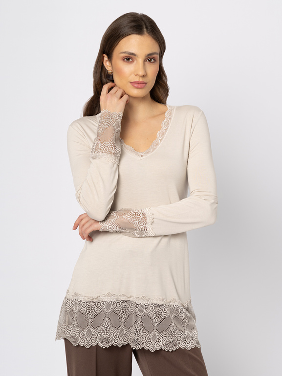Ecru wiskozowa bluzka w serek wykończona koronką