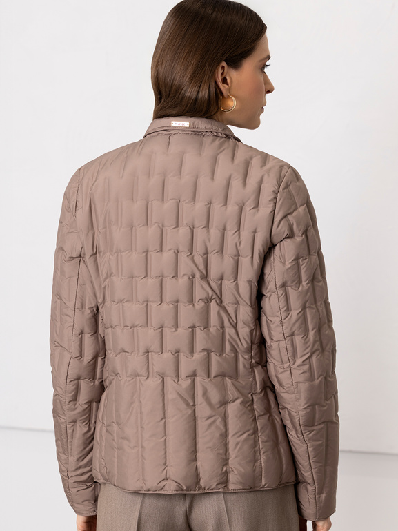 Beżowa lekka kurtka puchowa pikowana