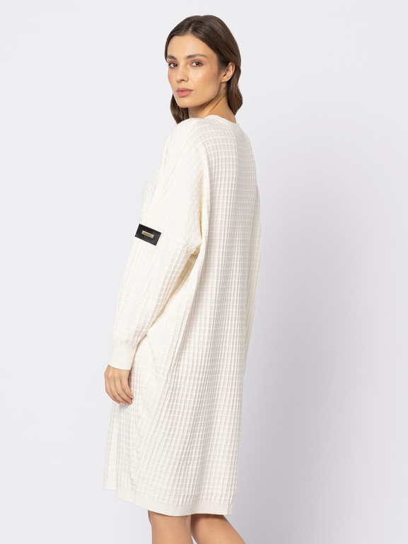 Ecru sukienka z dzianiny w kwadratowy splot